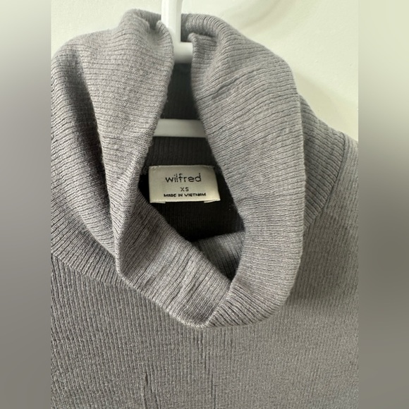 Aritzia Wilfred Only turtle neck - Picture 8 of 8